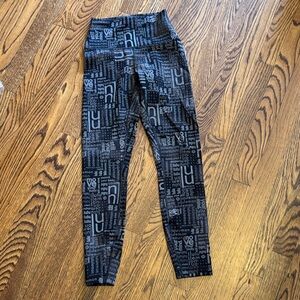 Lulu logo Leggings, size 2